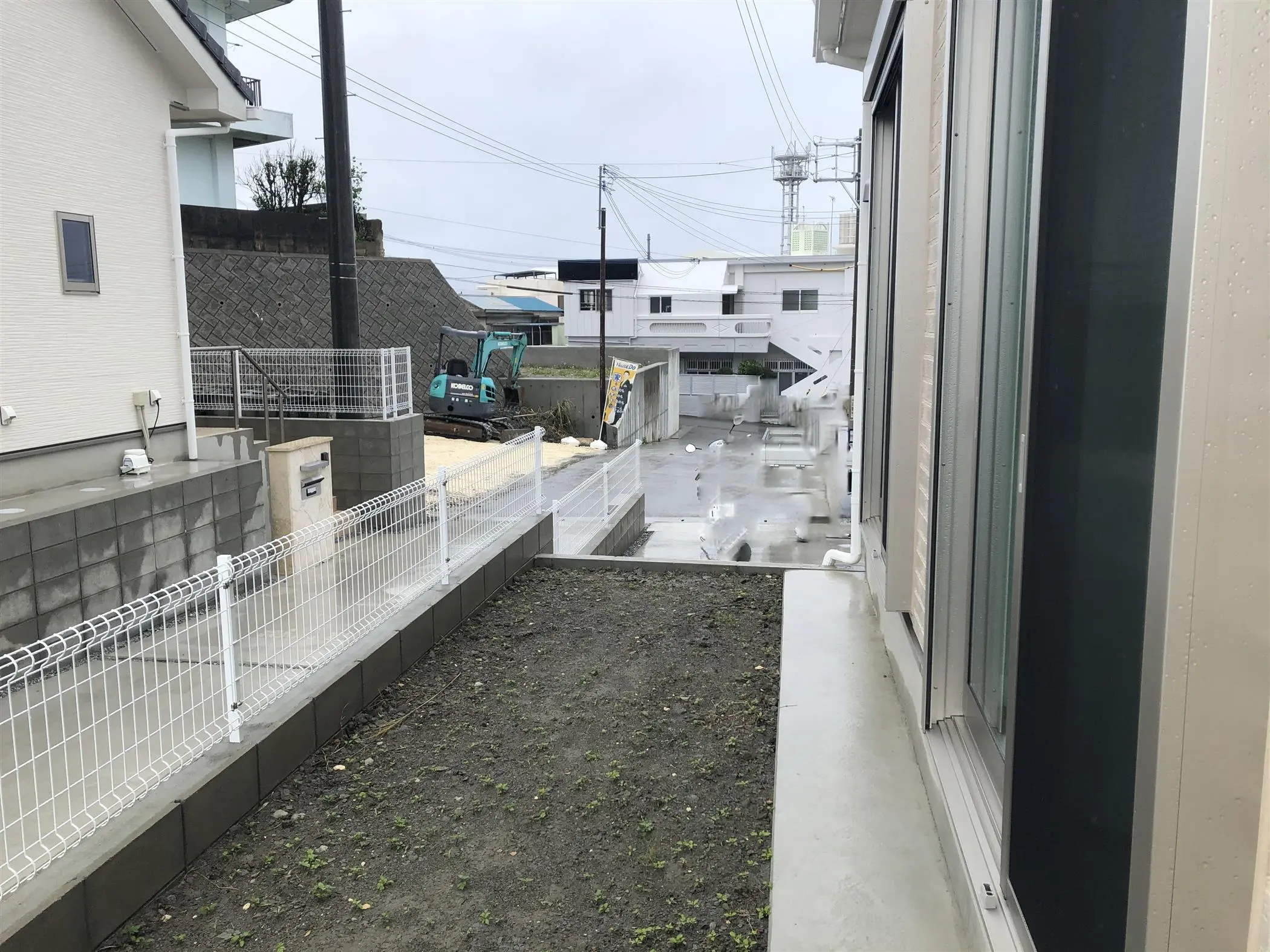 沖縄でリフォーム・那覇でリフォーム施工前の写真：目隠しフェンス設置