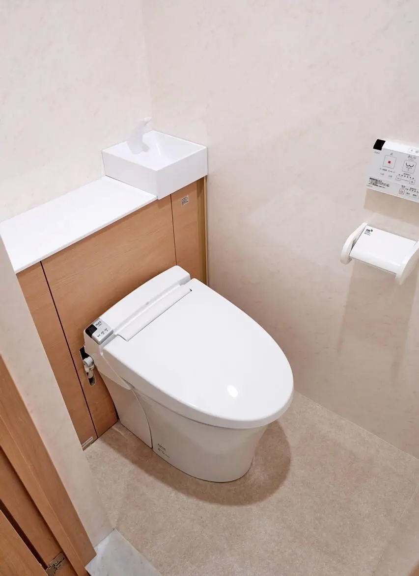 沖縄で施工したリフォーム・那覇で施工したリフォーム施工後の写真:トイレリフォーム