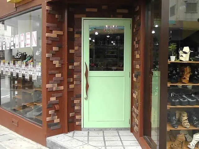 沖縄のリフォーム・那覇のリフォーム施工後の写真：松山の靴屋さん