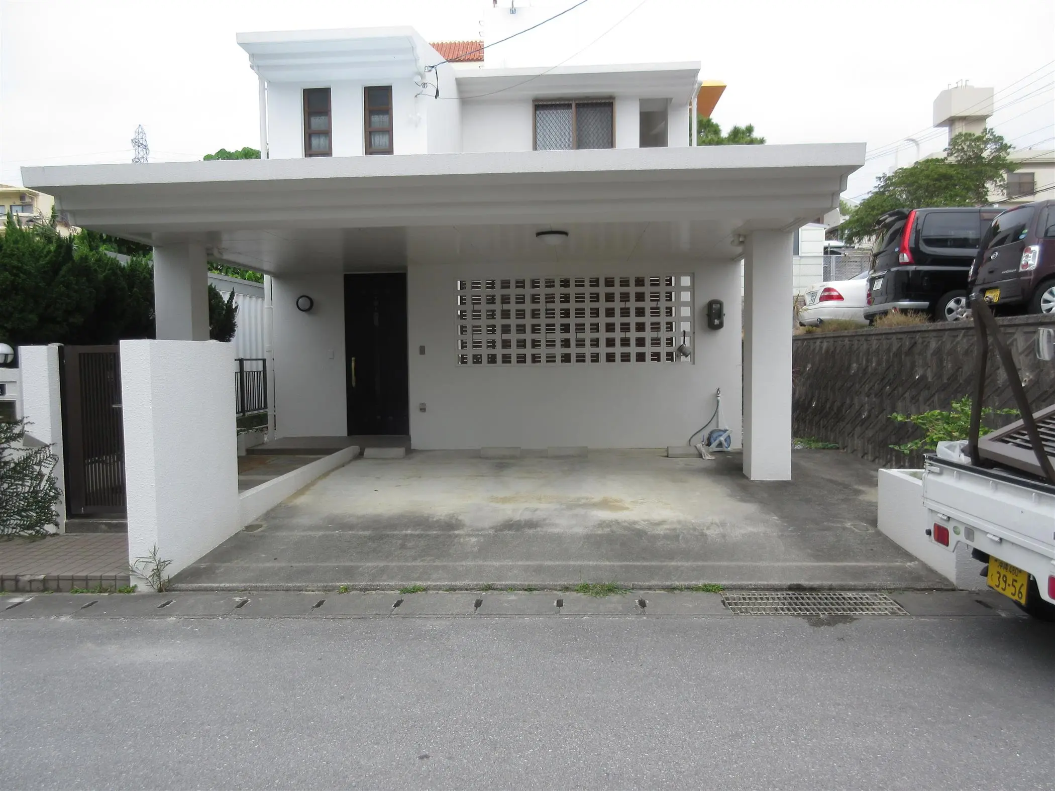 沖縄で施工したリフォーム・那覇で施工したリフォーム施工前の写真:門扉工事