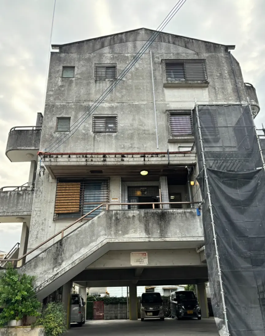 沖縄で施工したリフォーム・那覇で施工したリフォーム施工前の写真:外壁塗装防水工事