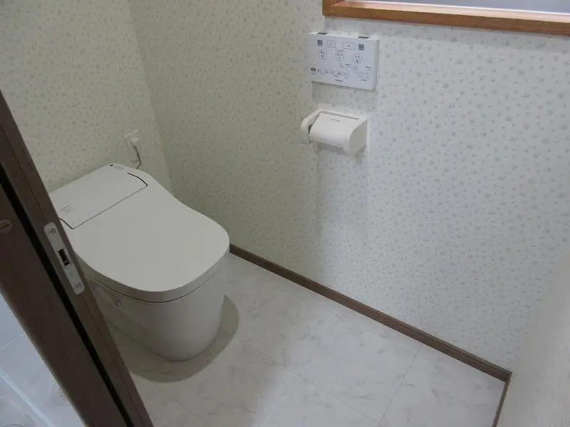 沖縄で施工したリフォーム・那覇で施工したリフォーム施工後の写真:2世帯<親世帯のトイレリフォーム>