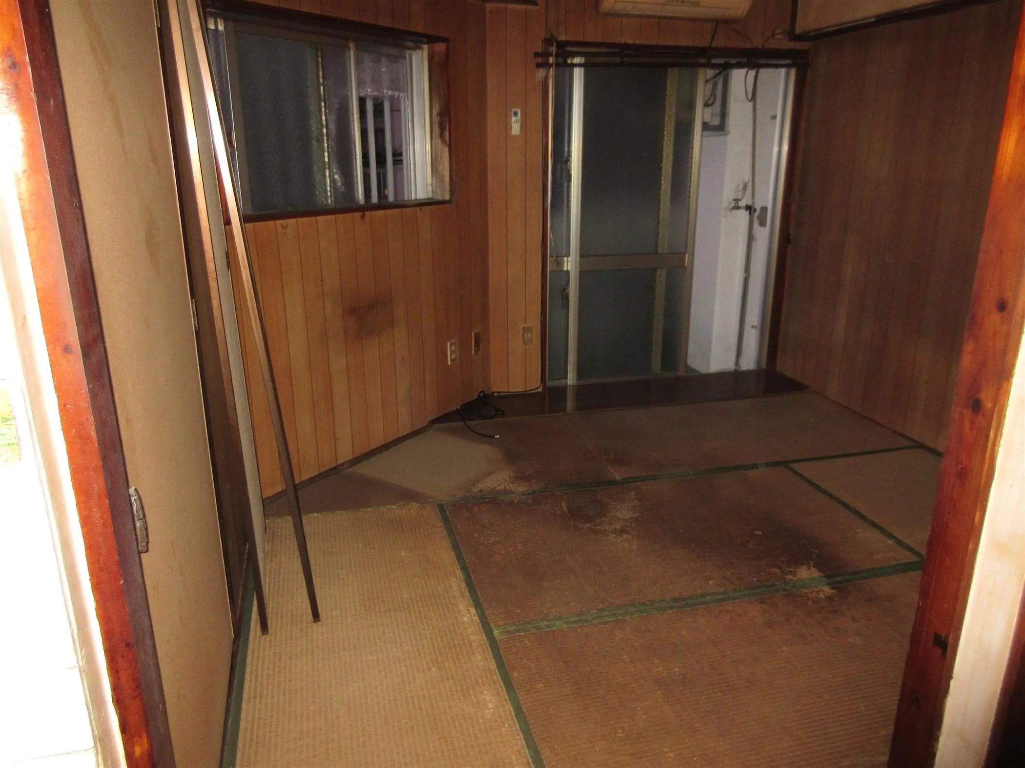 沖縄でリフォーム・那覇でリフォーム施工前の写真:泊アパート改装工事