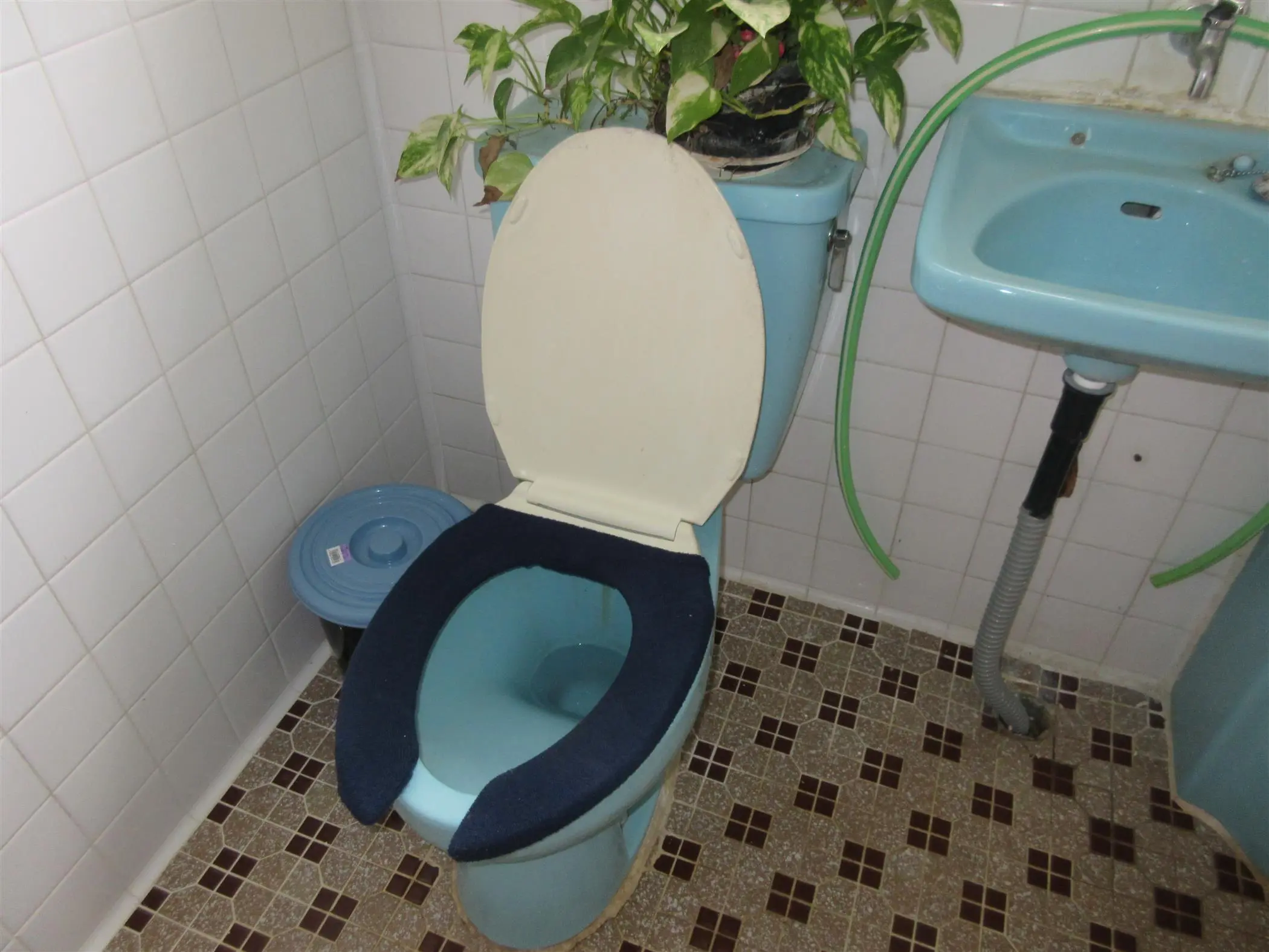 沖縄で施工したリフォーム・那覇で施工したリフォーム施工前の写真：T邸トイレリフォーム