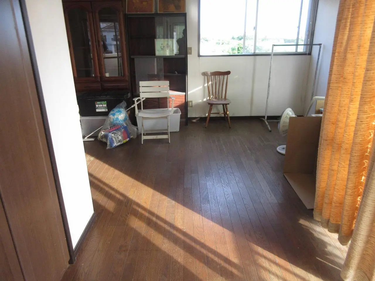 沖縄でリフォーム・那覇でリフォーム施工前の写真:デコクリックで床の張り替え