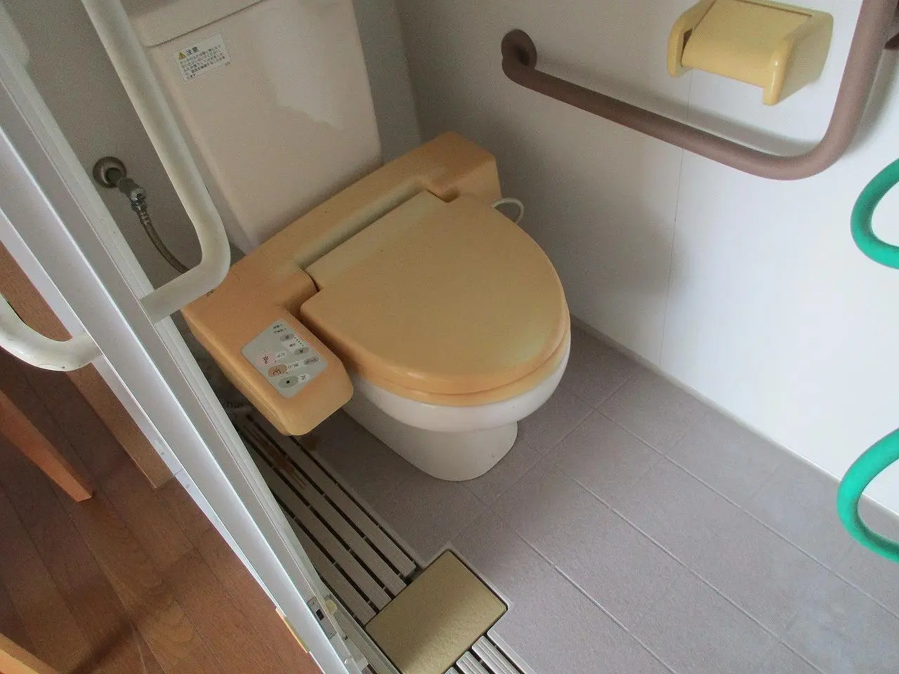 沖縄でリフォーム・那覇でリフォーム施工前の写真:ユニットトイレから収納スペースへ変更