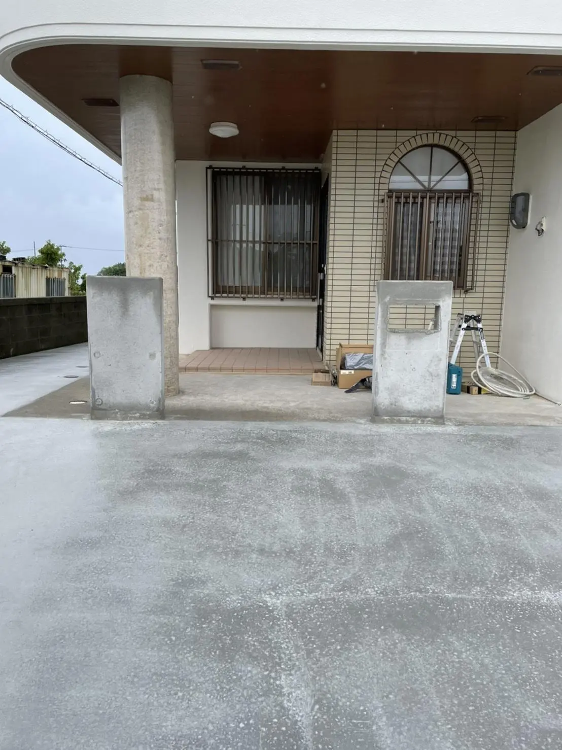 沖縄で施工したリフォーム・那覇で施工したリフォーム施工前の写真:門扉工事
