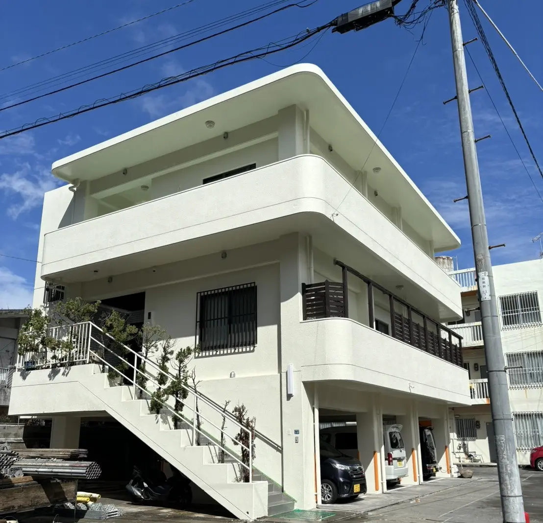 沖縄で施工したリフォーム・那覇で施工したリフォーム施工後の写真:外壁防水塗装工事