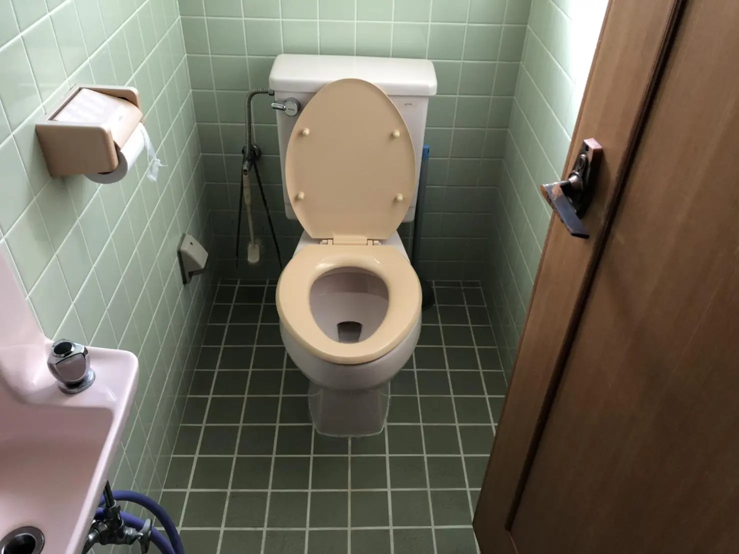 沖縄でリフォーム・那覇でリフォーム施工前の写真:トイレ取替え
