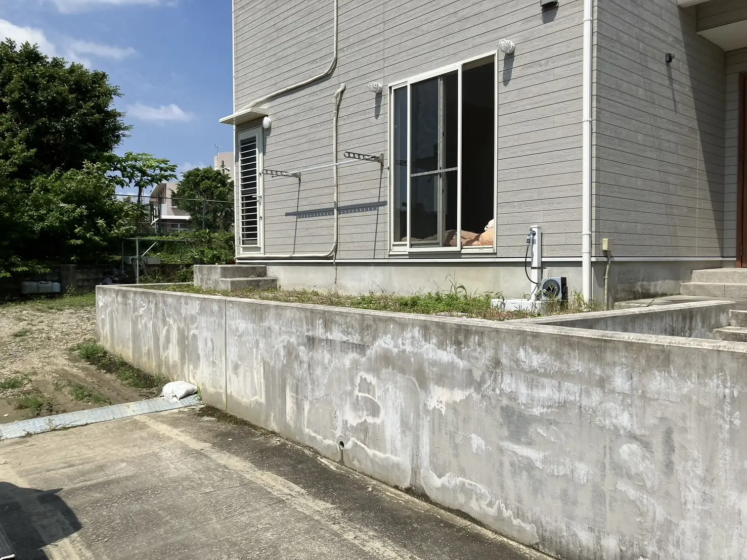 沖縄でリフォーム・那覇でリフォーム施工前の写真:目隠しフェンス設置工事