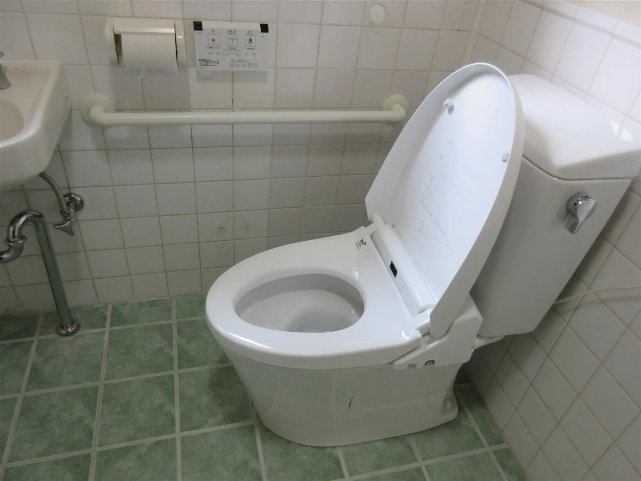 沖縄で施工したリフォーム・那覇で施工したリフォーム施工後の写真：T邸トイレリフォーム