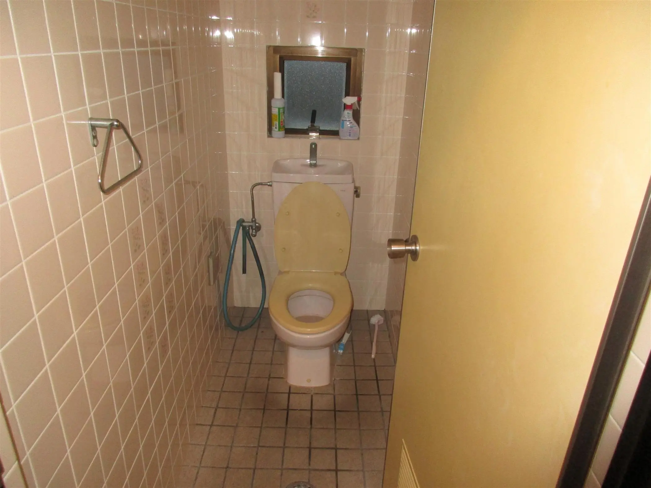 沖縄で施工したリフォーム・那覇で施工したリフォーム施工前の写真:2世帯トイレリフォーム